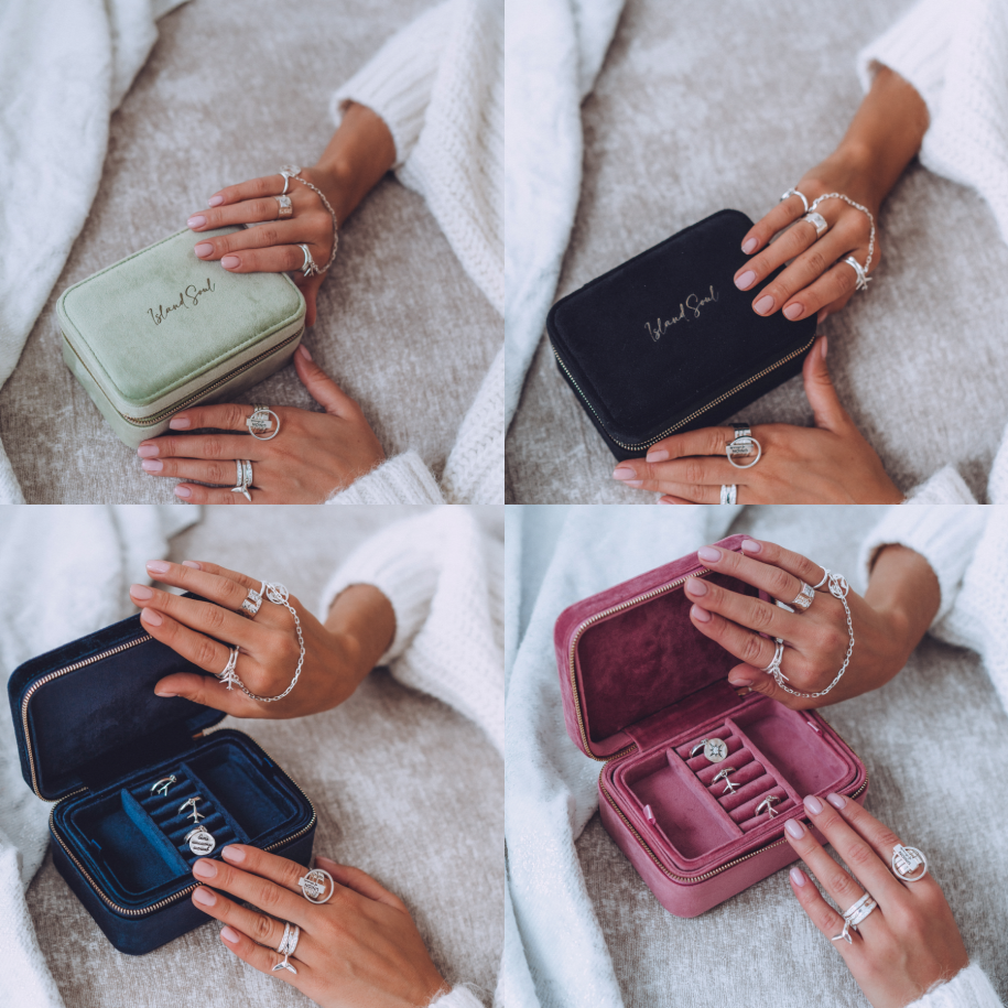 еще у нас есть фирменный холдер